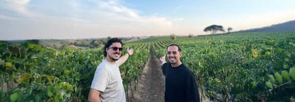 I wine communicator Winestreamer e SommelierZeta in visita a una vigna italiana