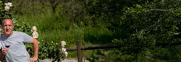 Vino, natura e convivialità in Toscana – relax in un contesto rurale fiorito