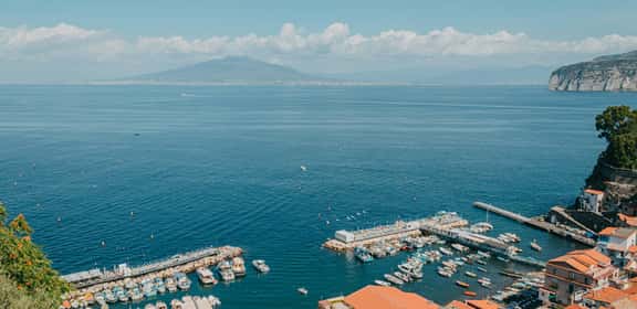 Il Vesuvio e la costa del Golfo di Napoli, paesaggio tipico delle zone vinicole campane.