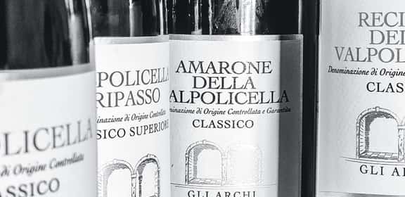 Etichette di bottiglie di Amarone della Valpolicella Classico DOCG