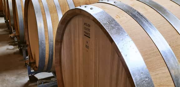 Botti in rovere francese per l’affinamento del vino Châteauneuf-du-Pape, eccellenza della Valle del Rodano meridionale